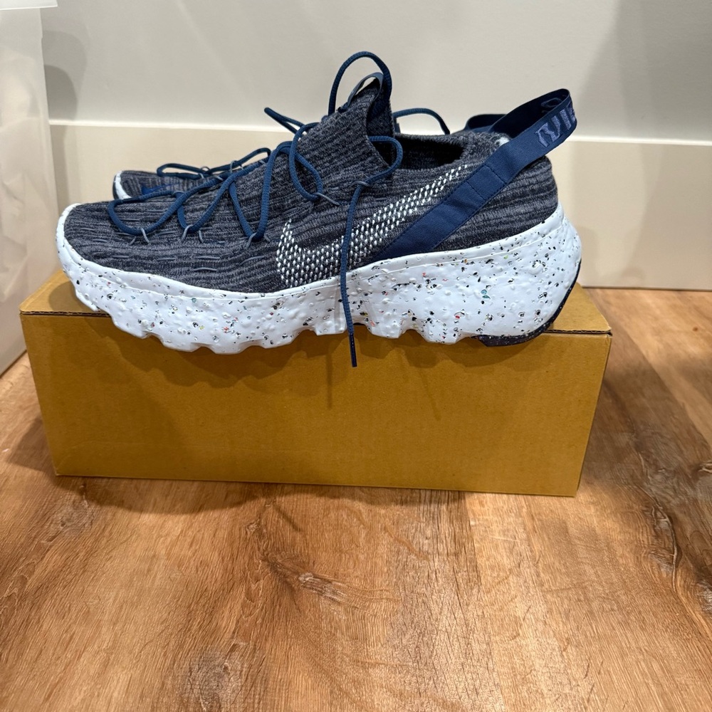 Nike Space Hippie 04